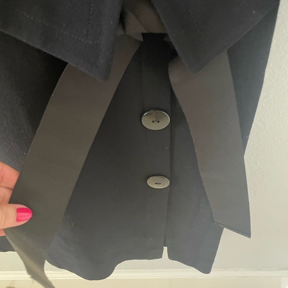 Classic mock turtleneck collar fully lined. Drop waist with wonderful detail - Picture 4 of 10